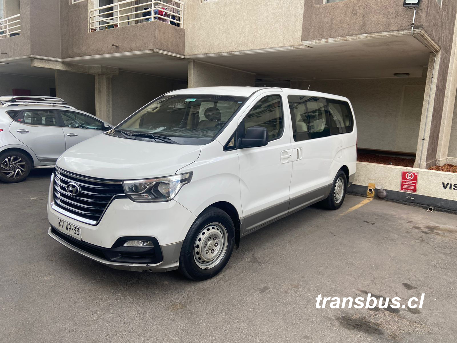 Exterior Hyundai H1 10 passageiros sem bagagem
